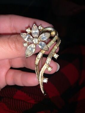 Gold Floral Crystal Brooch - Elegant Women’s Jewelry